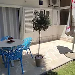 Garden With Private Parking 公寓