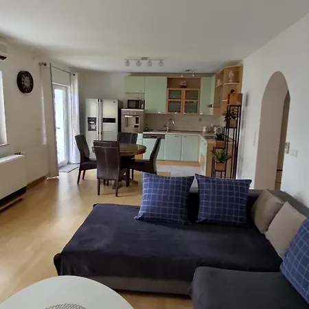 Apartament Garden With Private Parking *
