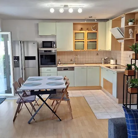 Garden With Private Parking Apartament