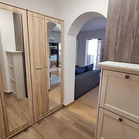 Garden With Private Parking Apartament *