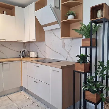 Апартаменти Garden With Private Parking