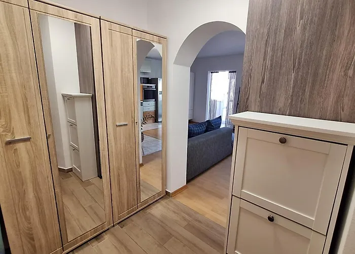 Garden With Private Parking Apartament *