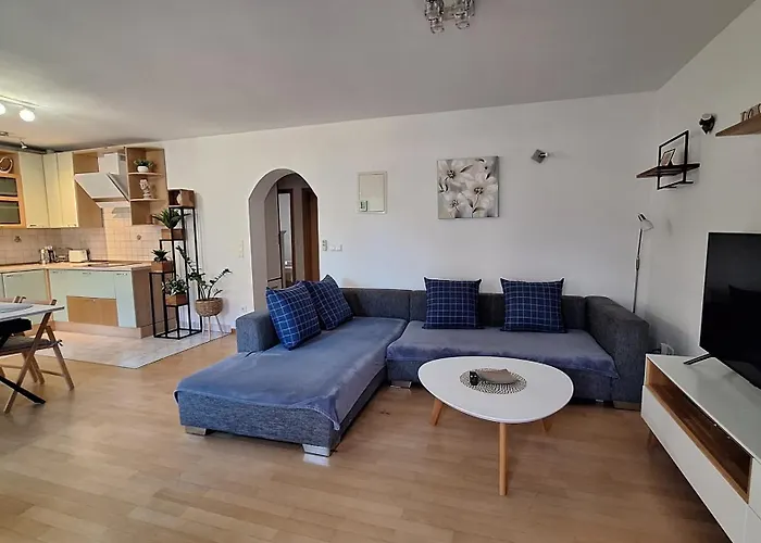 Garden With Private Parking Apartament Split